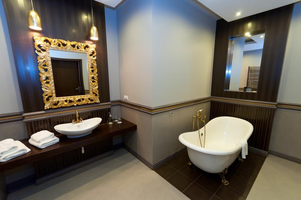 Hotel Oriza Gdów Dış mekan fotoğraf