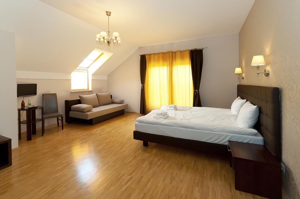 Hotel Oriza Gdów Dış mekan fotoğraf