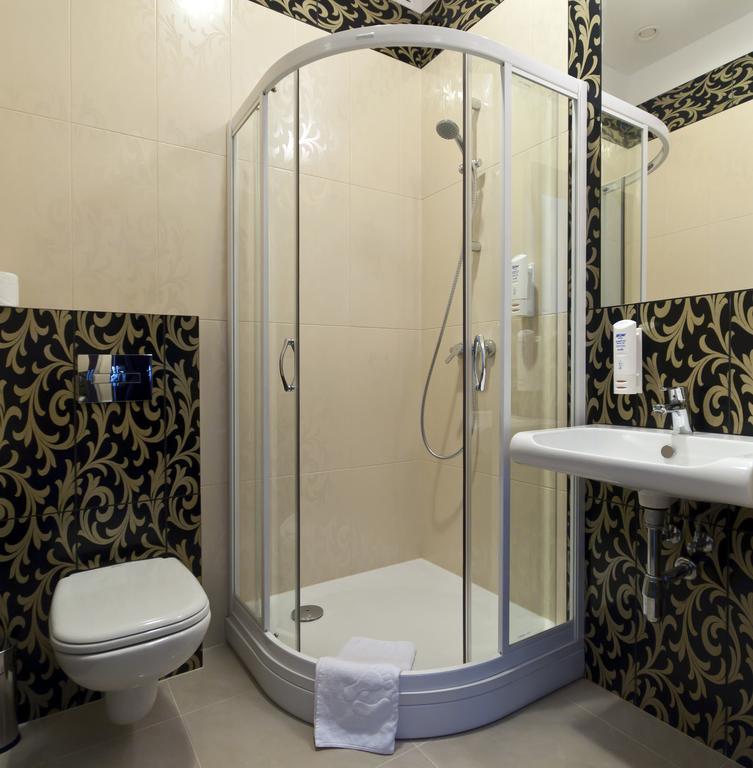 Hotel Oriza Gdów Dış mekan fotoğraf